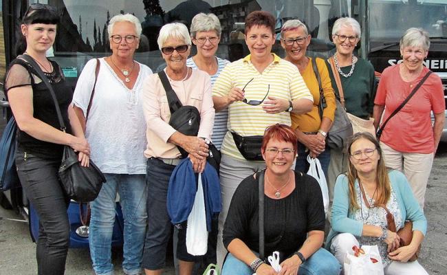 Schützen-Frauen fuhren auf den Markt