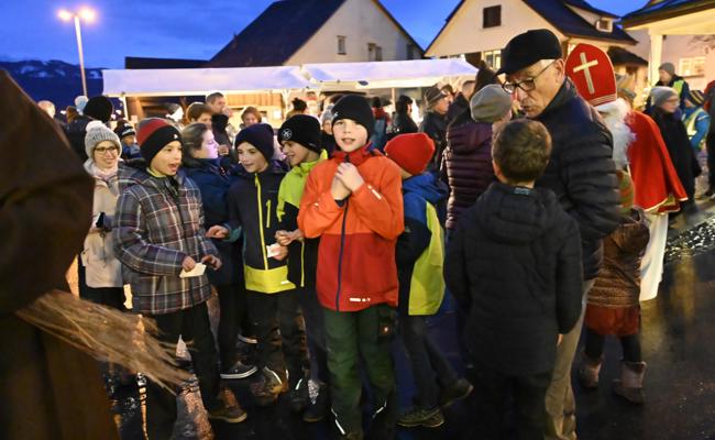 Klauseinzug auf dem Dorfplatz Marbach - die Bilder