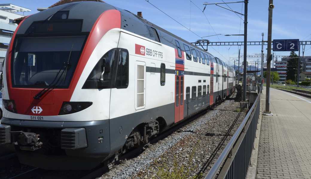 Auf einer Zugfahrt brachte der Autor Licht in den Tag einer ihm fremden Frau. 