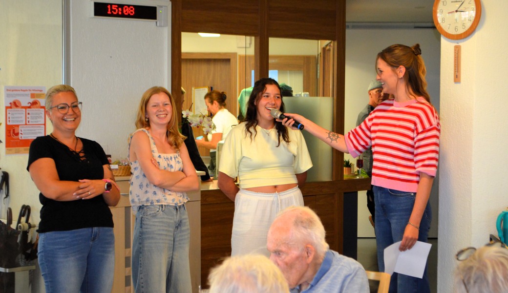 von links nach rechts, Sandra Miloradovic, Sariah Schmid, Melinda Oeler, Ausbildungsverantwortliche Christin Diel