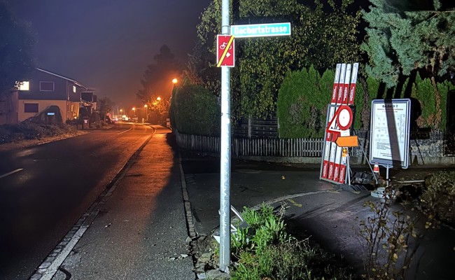 Betrunkener Mann fährt in Strassenlampe - Jetzt ist er den Führerschein los