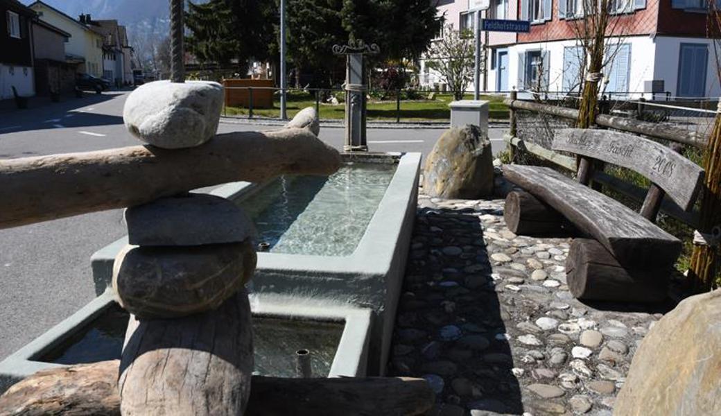 Einer der acht geschmückten Osterbrunnen ist der Feldhofbrunnen an der Feldhofstrasse.