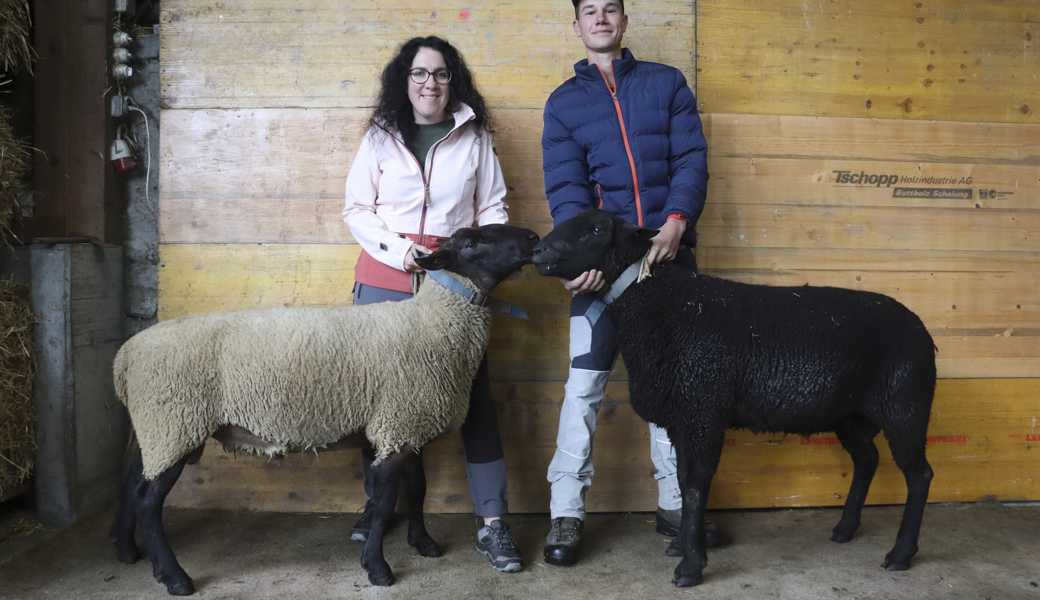 Claudia Wüst mit Cousin Marco Wüst und den beiden Siegerschafen Pascha (l.) und Marco.