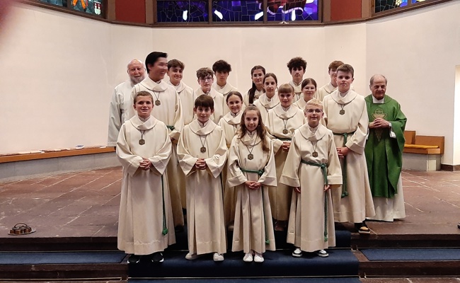 Ministranten-Neuaufnahme und -Verabschiedung in der Bruderklausenpfarrei
