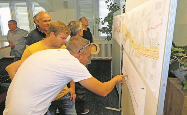 Hitzige Debatte über Strassenbau