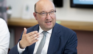 1.-August-Feier vor der Kirche oder in der Halle mit Ansprache von Regierungsrat Beat Tinner