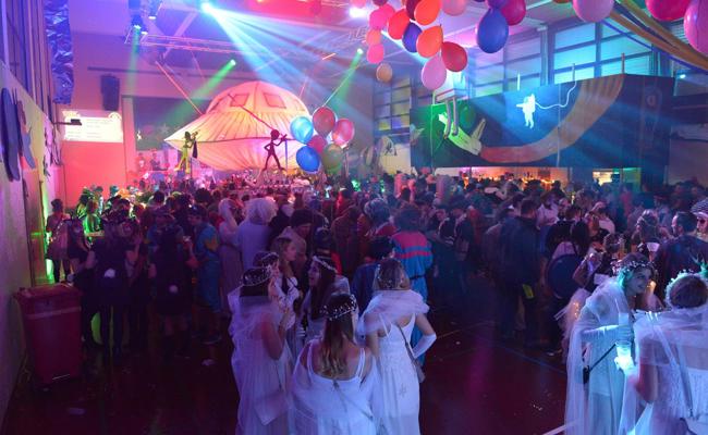 «Flower Power» in der Burgwies-Halle
