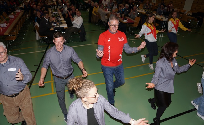 Ein Tanz und minutenlange Standing Ovation zum Abschied des Turnpräsidenten