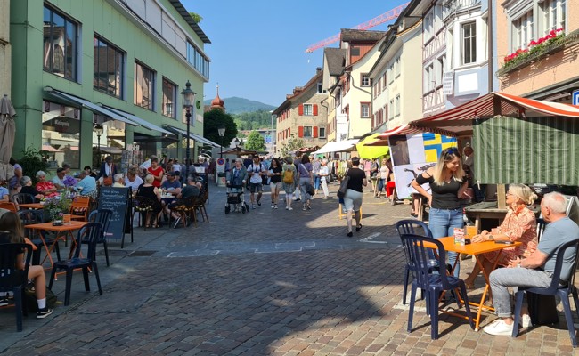 Am Buuremaart kann man Lernenden über die Schulter schauen
