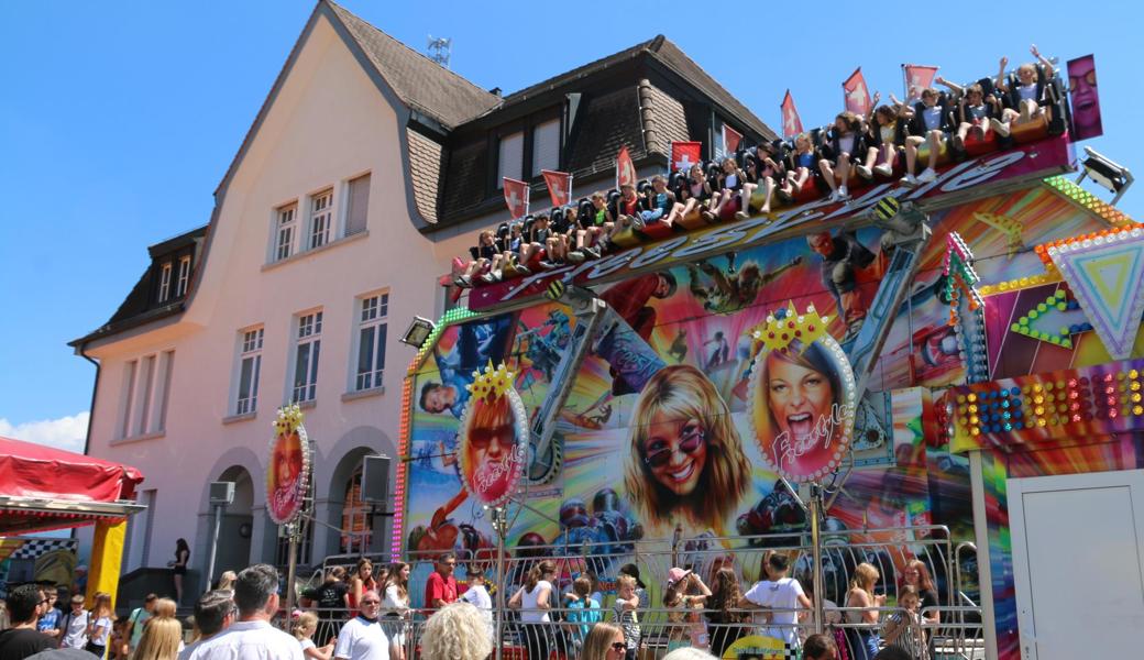 Kilbibahnen vor dem Schulhaus Kirchenfeld statt im Zentrum.