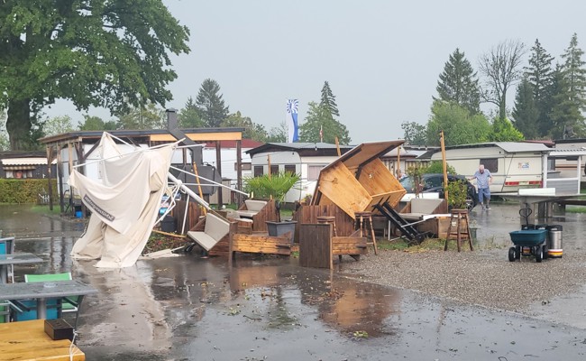 Gewitter richtet grossen Schaden an auf dem Campingplatz Bruggerhorn