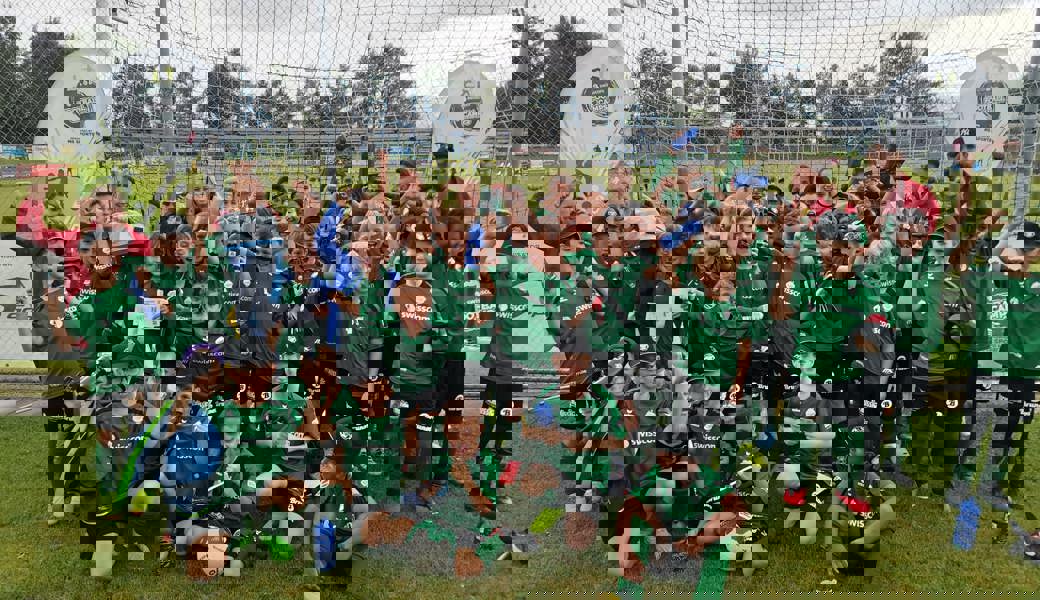 Swisscom Football Camp Widnau mit Profispielerinnen