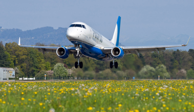Probleme mit Landeklappen bei People’s Embraer E170: Pilot musste nach Zürich ausweichen