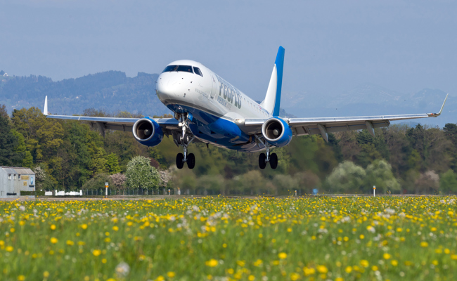 Probleme mit Landeklappen bei People’s Embraer E170: Pilot musste nach Zürich ausweichen