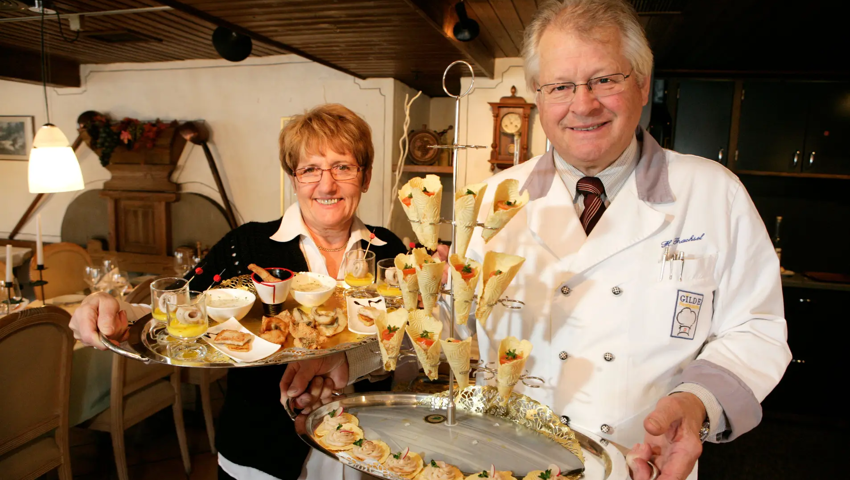 Ella und Hanspeter Trachsel führten das «Schiff» im Buriet über 40 Jahre lang. Ella und Hanspeter Trachsel führten das «Schiff» im Buriet über 40 Jahre lang.