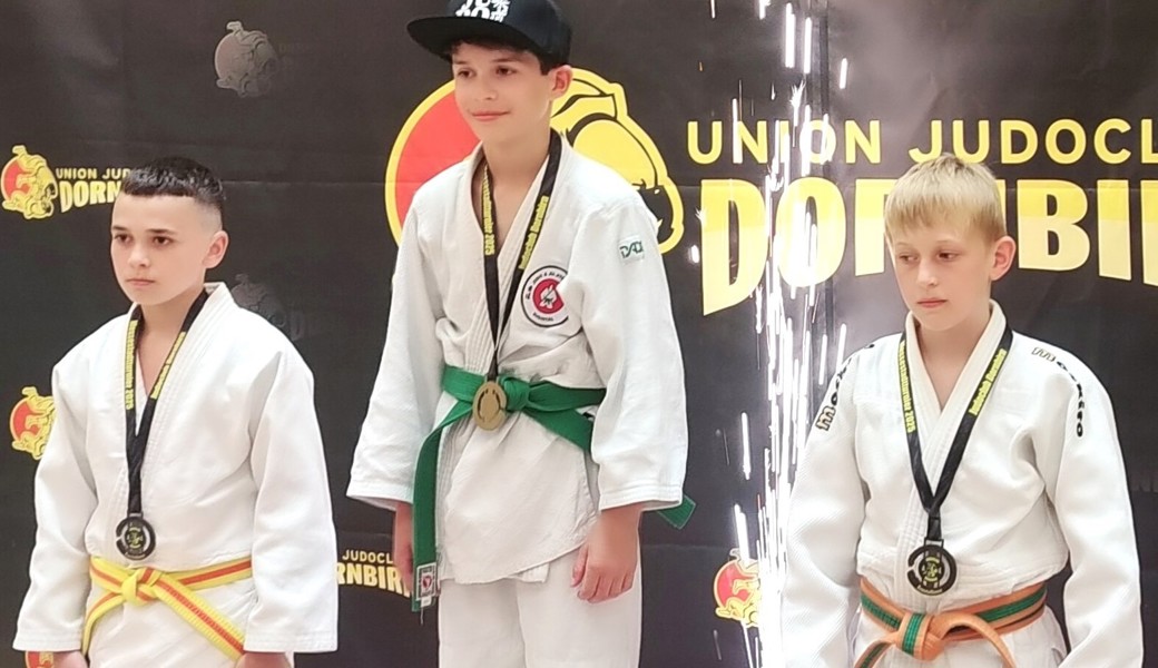 Fabio Nägeli (Mitte) gewann in der U14 die Goldmedaille.