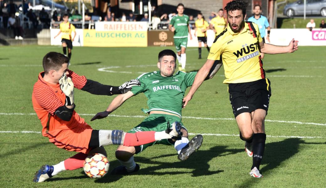 Zieht Sahin Irisme (rechts) so auf das gegnerische Tor, ist er kaum aufzuhalten. Auch nicht von Rebstein-Goalie Dominik Roth und Verteidiger Simon Schranz. Hier trifft er zur vermeintlichen Vorentscheidung, zu Altstättens 2:0.