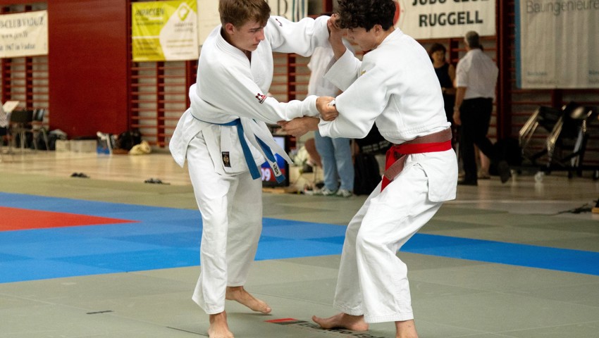 Janick Federer (links) im Kumi Kata, dem Griffkampf. Janick Federer (links) im Kumi Kata, dem Griffkampf.
