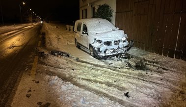 61-Jährige verursachte mit Auto Kollisionen - und fuhr dann nach Hause
