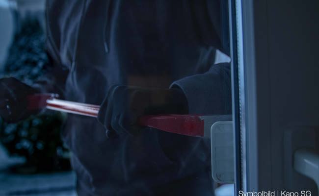Einbrecher stahlen Zigaretten aus einem abgeschlossenen Kiosk