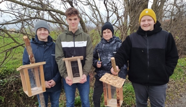 Schülerinnen und Schüler errichteten einen Laternliweg
