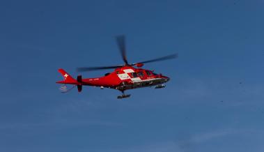 Rega fliegt 82-Jährigen nach E-Bike-Unfall ins Spital