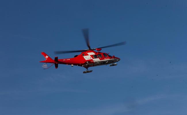 Rega fliegt 82-Jährigen nach E-Bike-Unfall ins Spital
