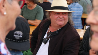 Kuspi in trockenem Zustand, bevor er vom Fallbalken fiel und baden ging. Kuspi in trockenem Zustand, bevor er vom Fallbalken fiel und baden ging.