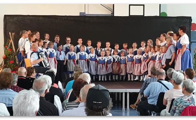 Urchigs Rhintl: Das Kinderjodelchörli Rheintal am Jodlerfest