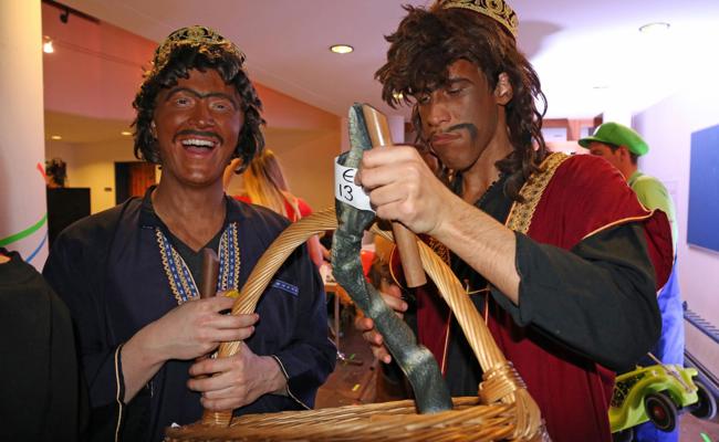 Fasnachtsuniversum leuchtet in Neonfarben