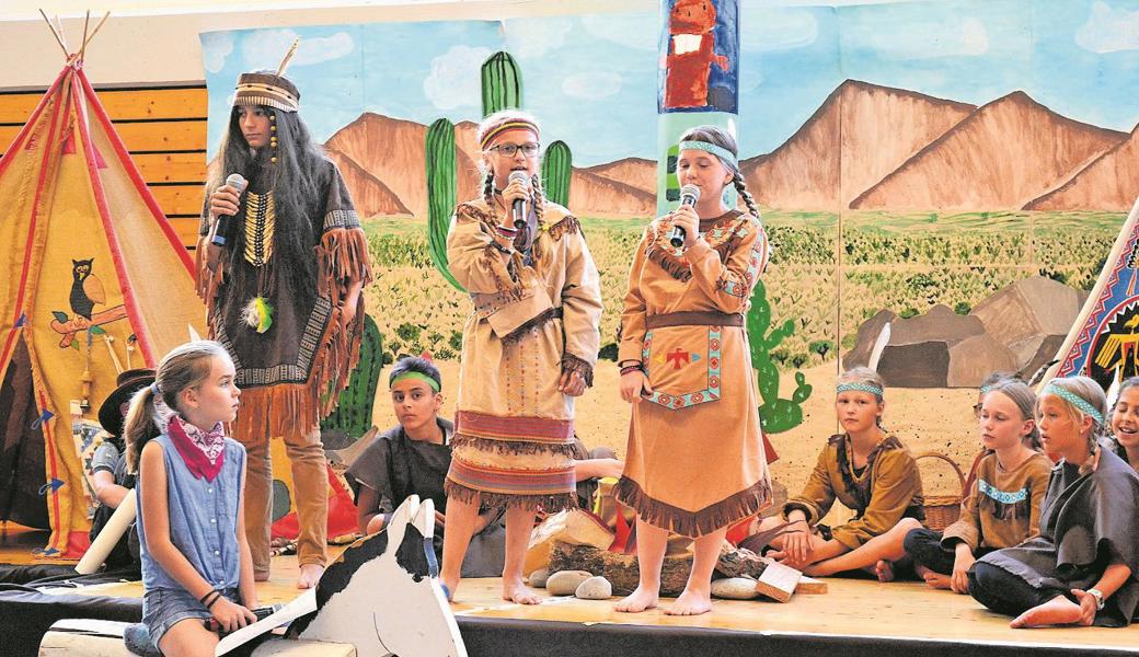 Die Kindergarten- und Primarschulkinder aus Hinterforst hatten sichtlich Spass an der Aufführung des Indianermusicals «Wakatanka».