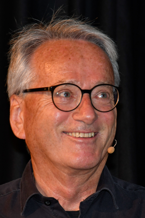 René Wuffli: Ganz nach dem Programmtitel von Michael Elsener «Gute Entscheidung» sei es eine gute Entscheidung das Diogenes-Theater zu besuchen.