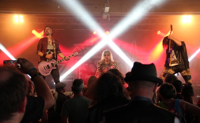Mächtige Gitarrenriffs und bestes Wetter: Die ersten Bilder der Rheintaler Rock Nacht