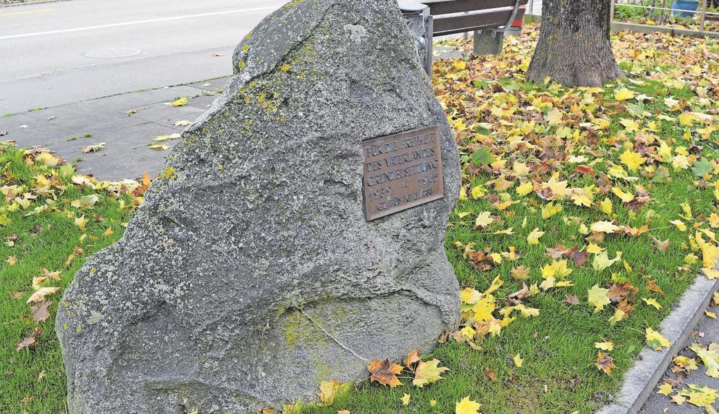 Nicht der Granitbrocken trug ursprünglich die Gedenktafel, sondern ein kleiner Bunker. 