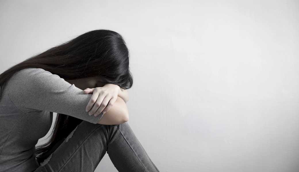 Das 12-jährige Mädchen hatte sich lediglich nach emotionaler Nähe gesehnt, aber der Mann, der ihm Halt geben sollte, missbrauchte sein Vertrauen. Inzwischen ist das Mädchen erwachsen und traumatisiert.Symbolbild: depositphotos
