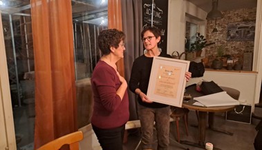 Neue Chorpräsidentin ehrt Gertrud Stieger als Ehrenpräsidentin