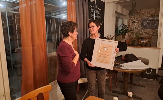 Neue Chorpräsidentin ehrt Gertrud Stieger als Ehrenpräsidentin