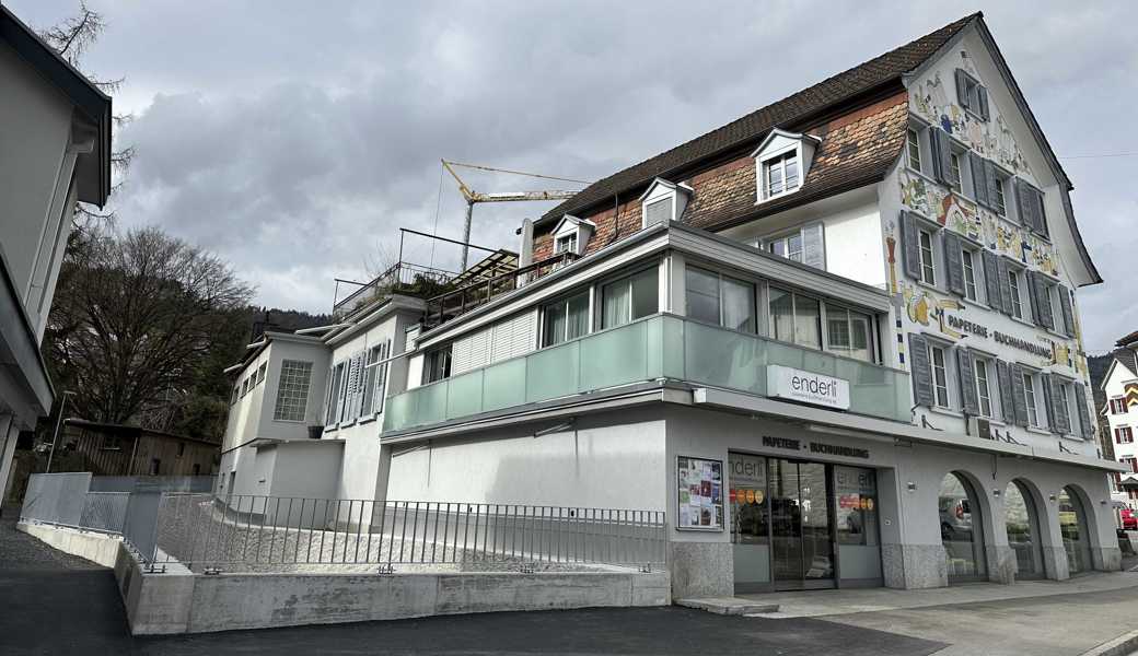 Die Gebäude entlang dem Fussweg des Brendenbaches sind von Rissen durchzogen – so auch das Enderli-Haus.