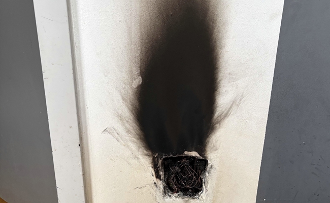 Verkehrsbehinderung an der Stossstrasse wegen Brand in Elektro-Verteildose