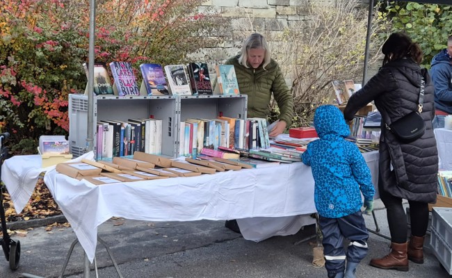Bibliothek trotzte dem Regen am Jahrmarkt