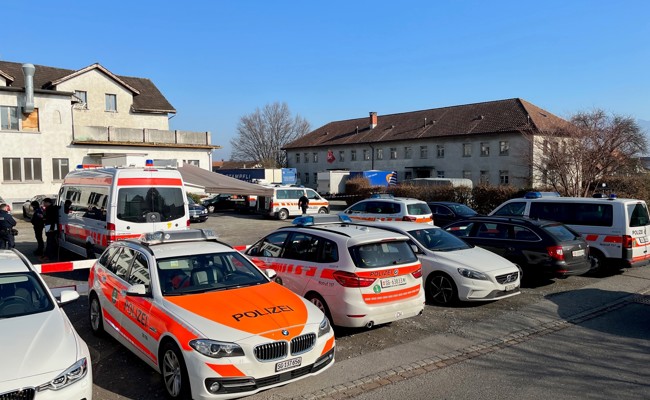 Opfer mitten im Dorf gefunden, umstrittenes Strassenprojekt und ausgezeichnet gekocht in TV-Show