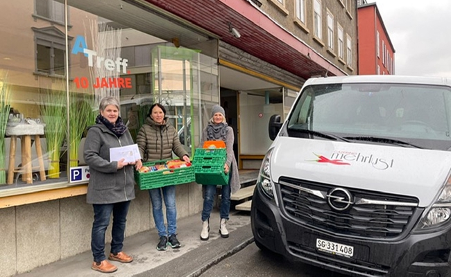 Frauenverein beschenkt den A-Treff mit Waren und Gutscheinen