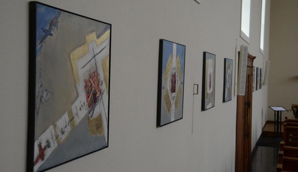 Der Kreuzweg von Josef Ebnöther kommt vor der weissen Wand schöner zur Geltung. Er hängt nun auch etwa zehn Zentimeter niedriger und somit auf Augenhöhe. Der Kreuzweg von Josef Ebnöther kommt vor der weissen Wand schöner zur Geltung. Er hängt nun auch etwa zehn Zentimeter niedriger und somit auf Augenhöhe.