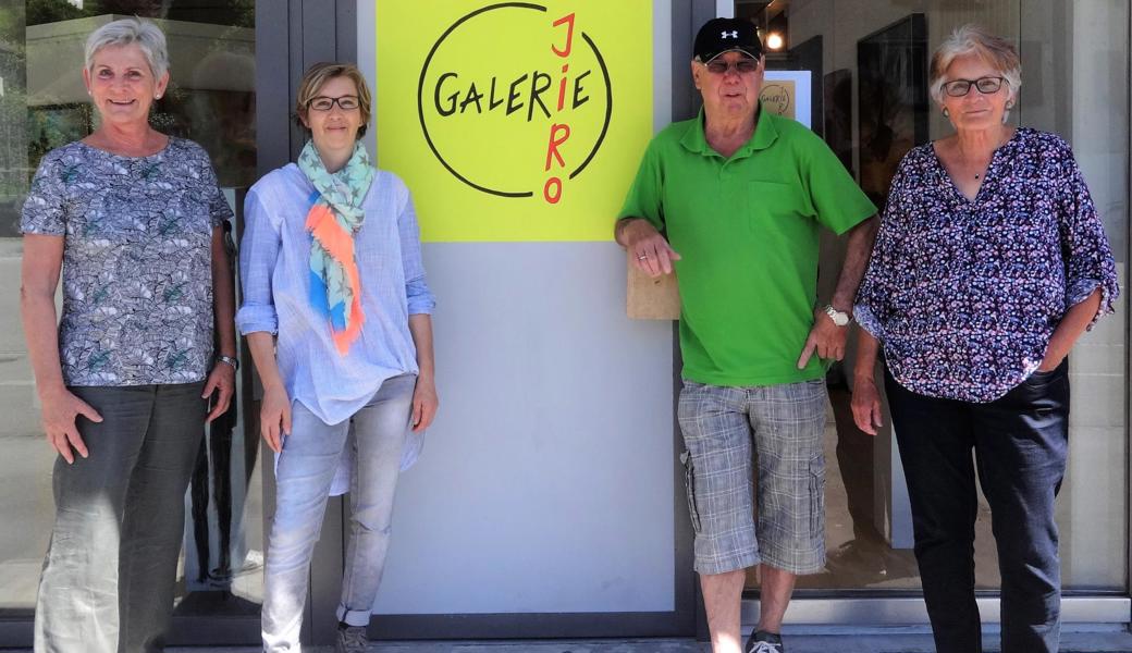 Marlene Schäpper, Vreni Nüesch, Jimmy Stuchly und Helen Kunz (v. l.)freuen sich auf viele Besucher in der Galerie JiRo (auf dem Foto fehlen Karin Noser und Gerda Peschl). 