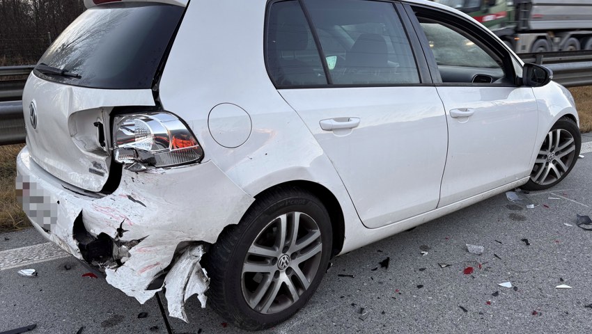 Drei Autos waren auf der A13 in einen Auffahrunfall verwickelt