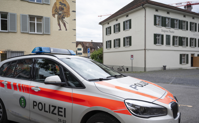 Trotz weniger Polizistinnen und Polizisten bleiben die Posten offen