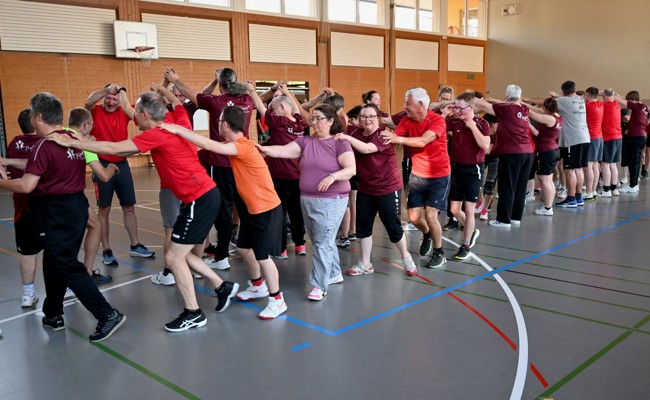 Gemeinsame Turnstunde der Männerriege und von PluSport: Turnen verbindet seit 50 Jahren