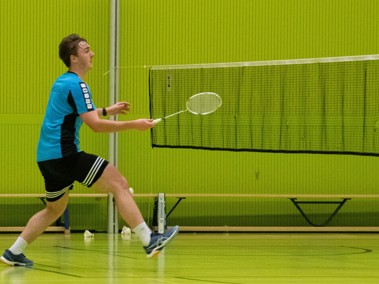 20-jähriger Diepoldsauer holt am Rheintal Badminton Open in Altstätten zwei Siege