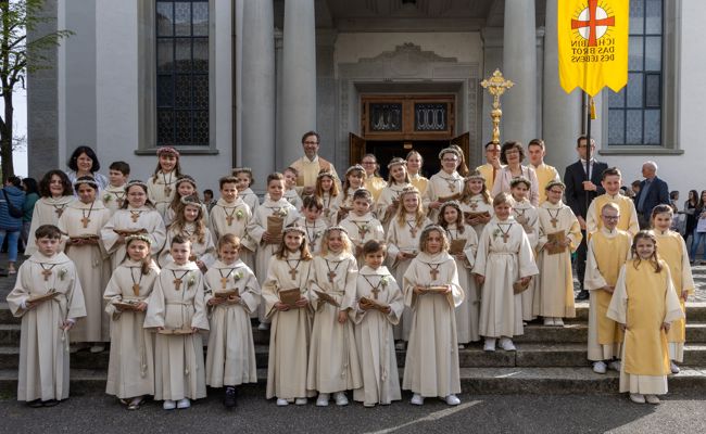 31 Kinder gingen zum ersten Mal an den Tisch des Herrn