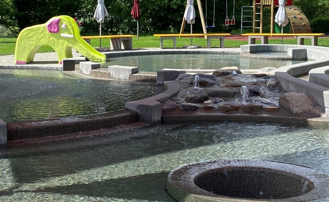 Kopfvoran ins kühle Nass: Das Freibad Altstätten öffnet diese Woche